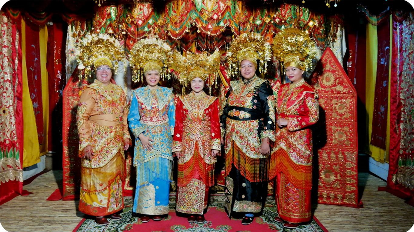 pakaian adat suku minangkabau pakaian adat suku minangkabau