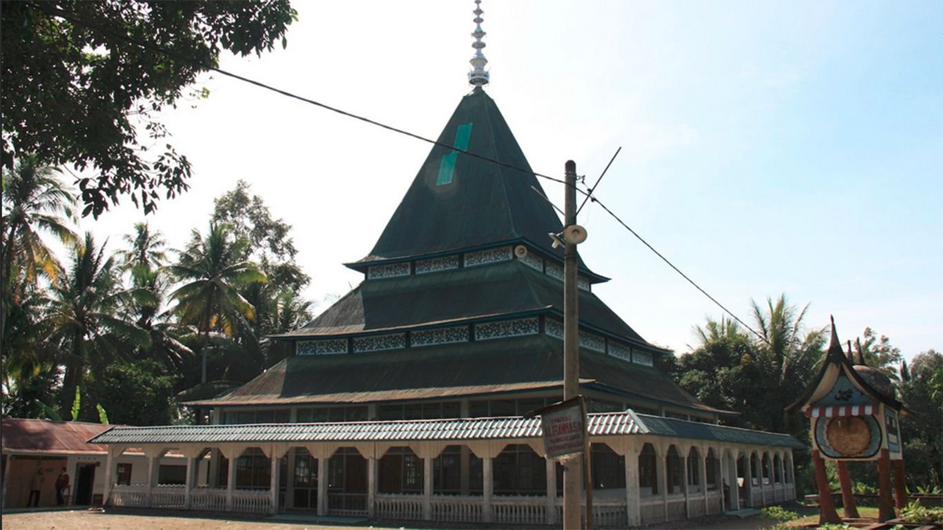 kesenian suku minangkabau masjid peninggalan