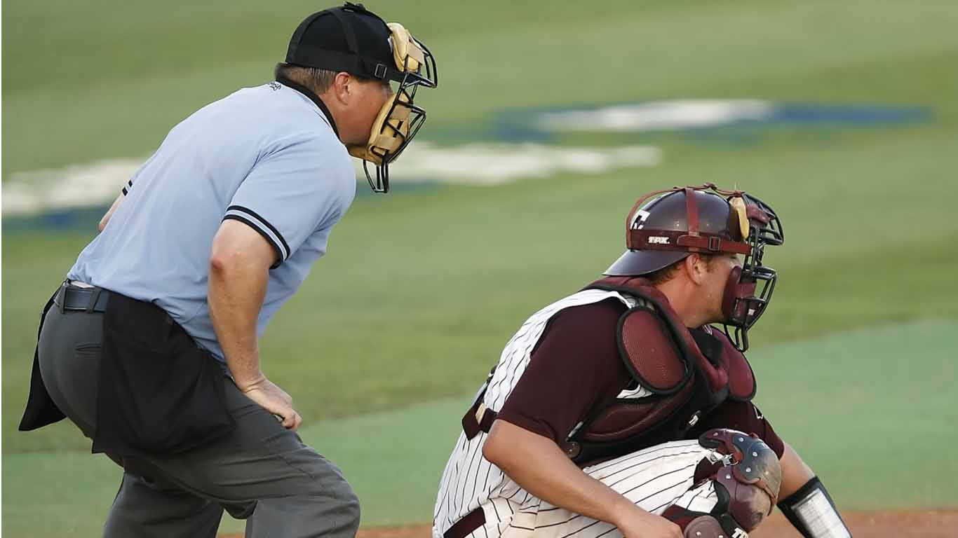 Wasit (umpire) Softball Wasit (umpire)