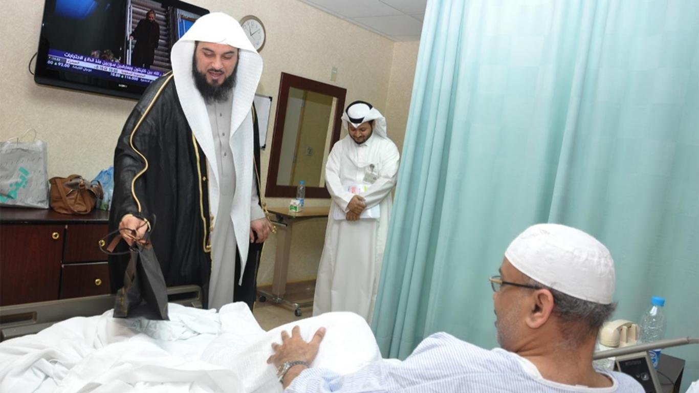 Keutamaan Menjenguk Orang Sakit