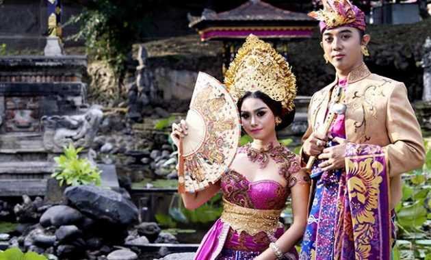 Pakaian Pakaian Adat Bali (Kebaya dan Safari)