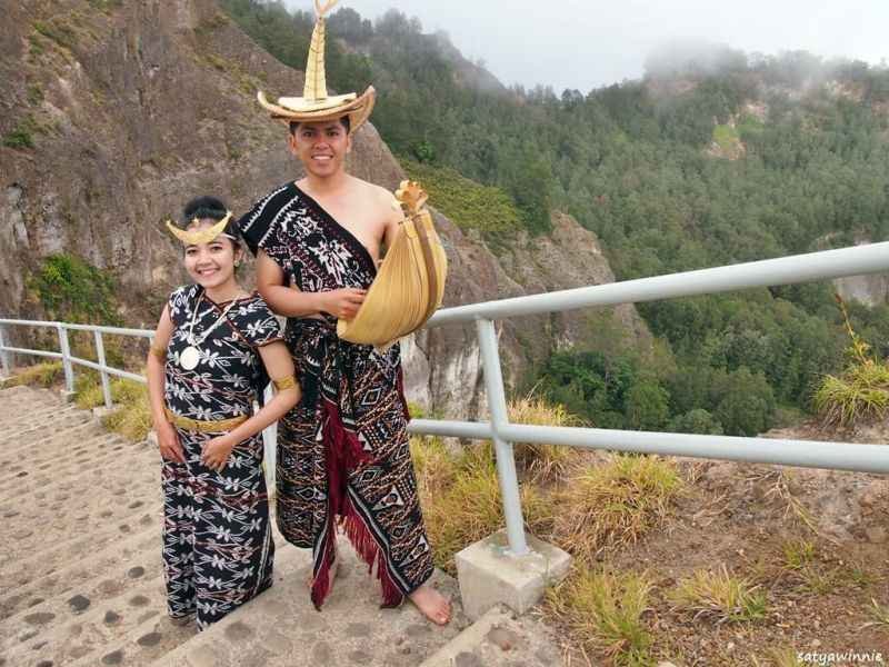 Daftar Pakaian Adat NTT Daftar Pakaian Adat NTT