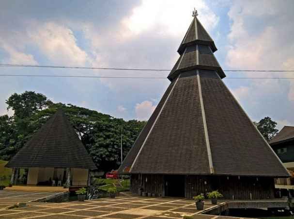 Rumah Adat Kariwari Rumah Adat Kariwari