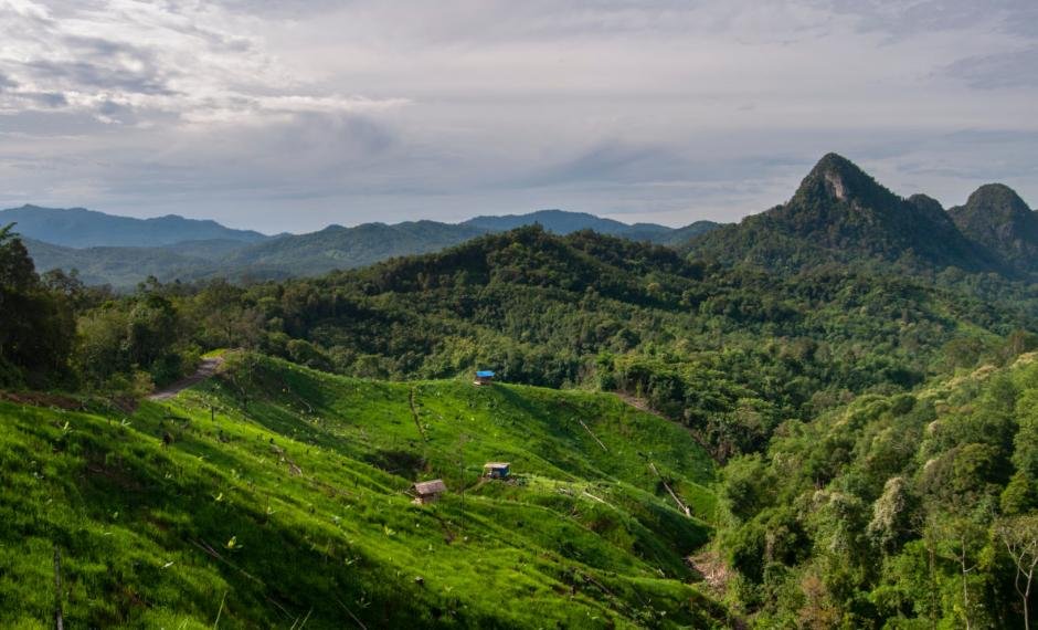 relief daratan meliputi bentuk-bentuk berikut ini kecuali